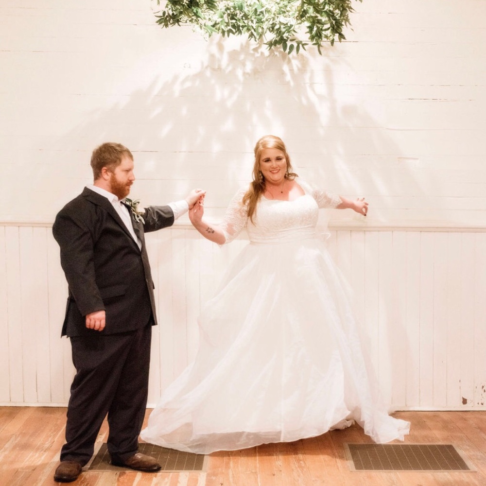 Wedding Dress. - Picture 3 of 7